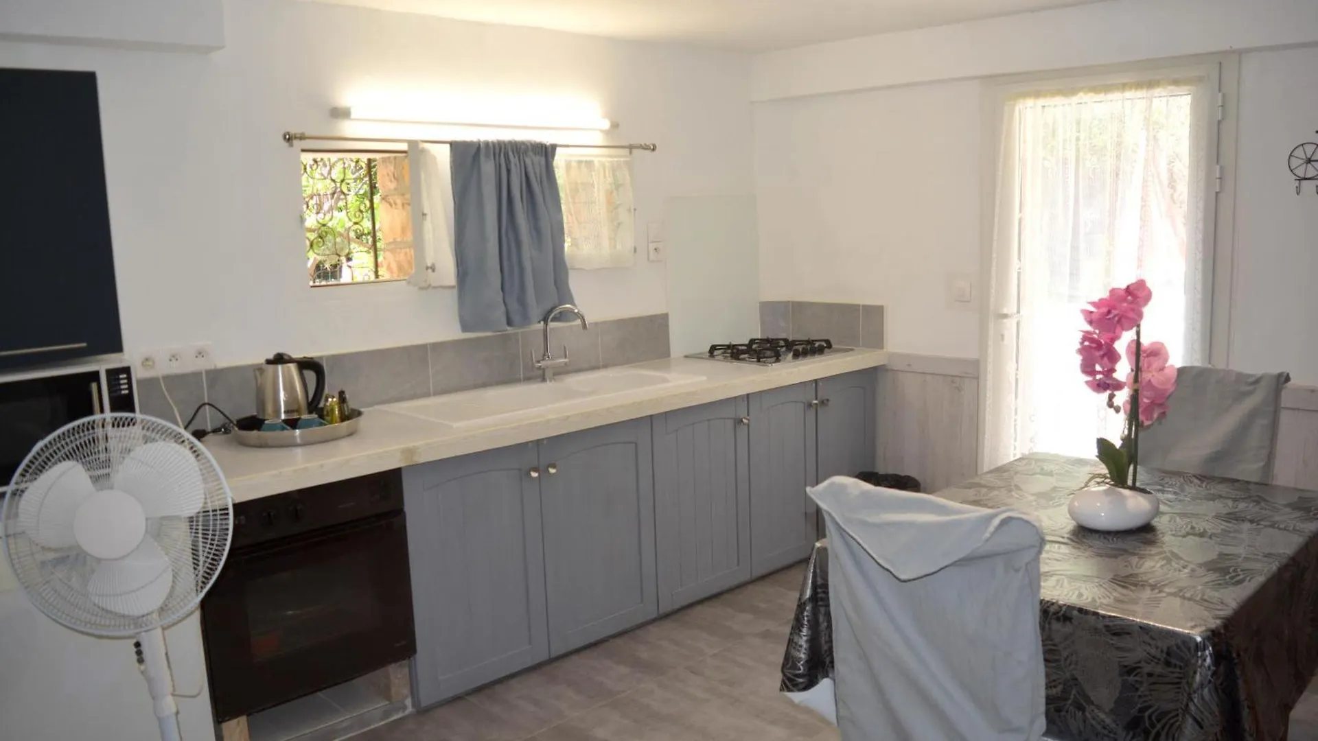 Gæstehus Chambres D'Hotes En Rez De Villa Avec Piscine Antibes Frankrig