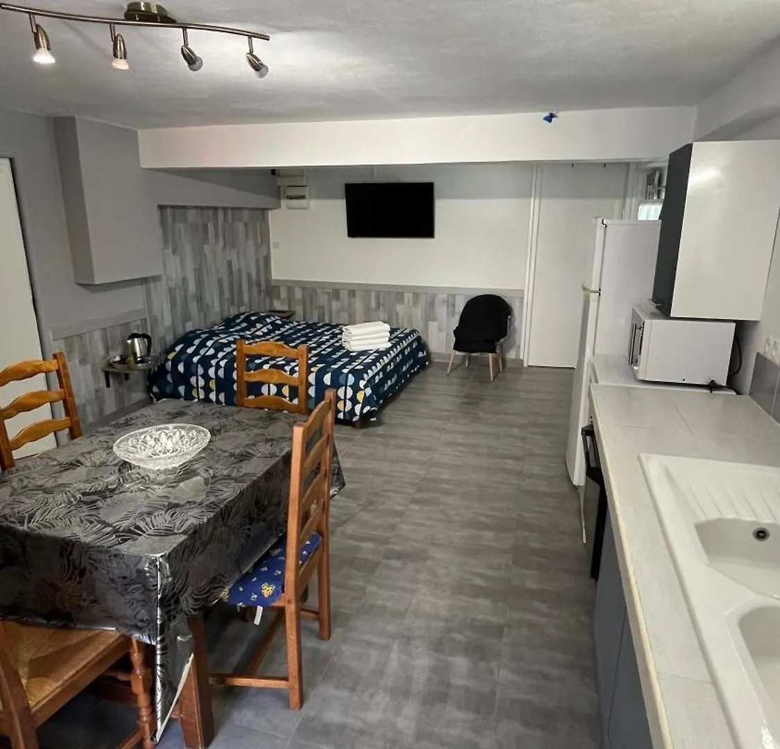 Chambres D'Hotes En Rez De Villa Avec Piscine Antibes Guest house