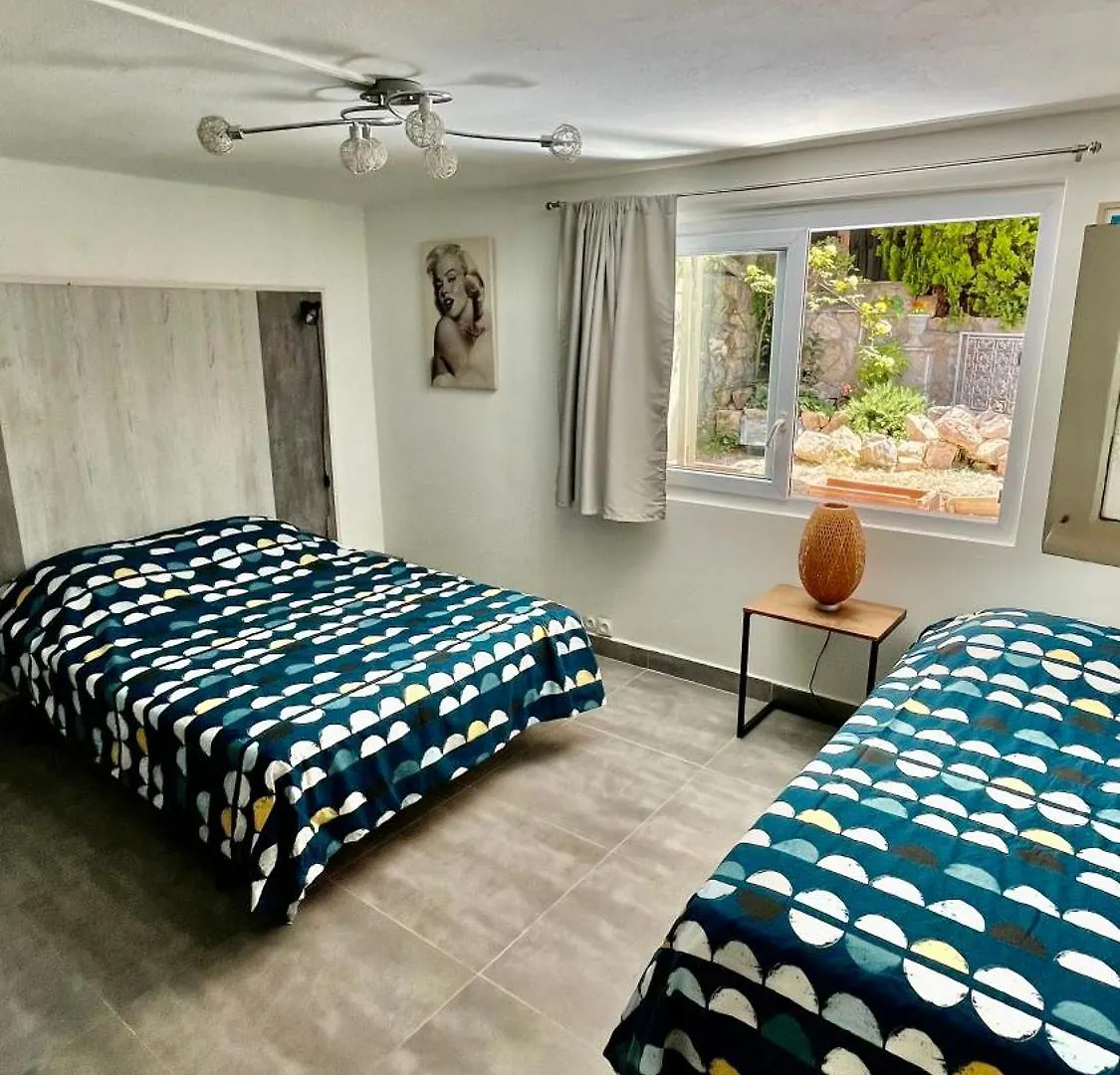 Guest house Chambres D'Hotes En Rez De Villa Avec Piscine Antibes