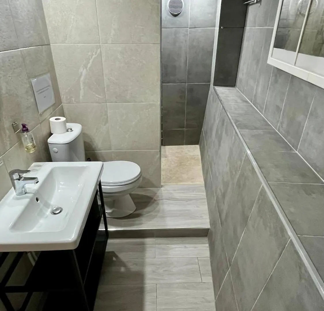 Chambres D'Hotes En Rez De Villa Avec Piscine Antibes