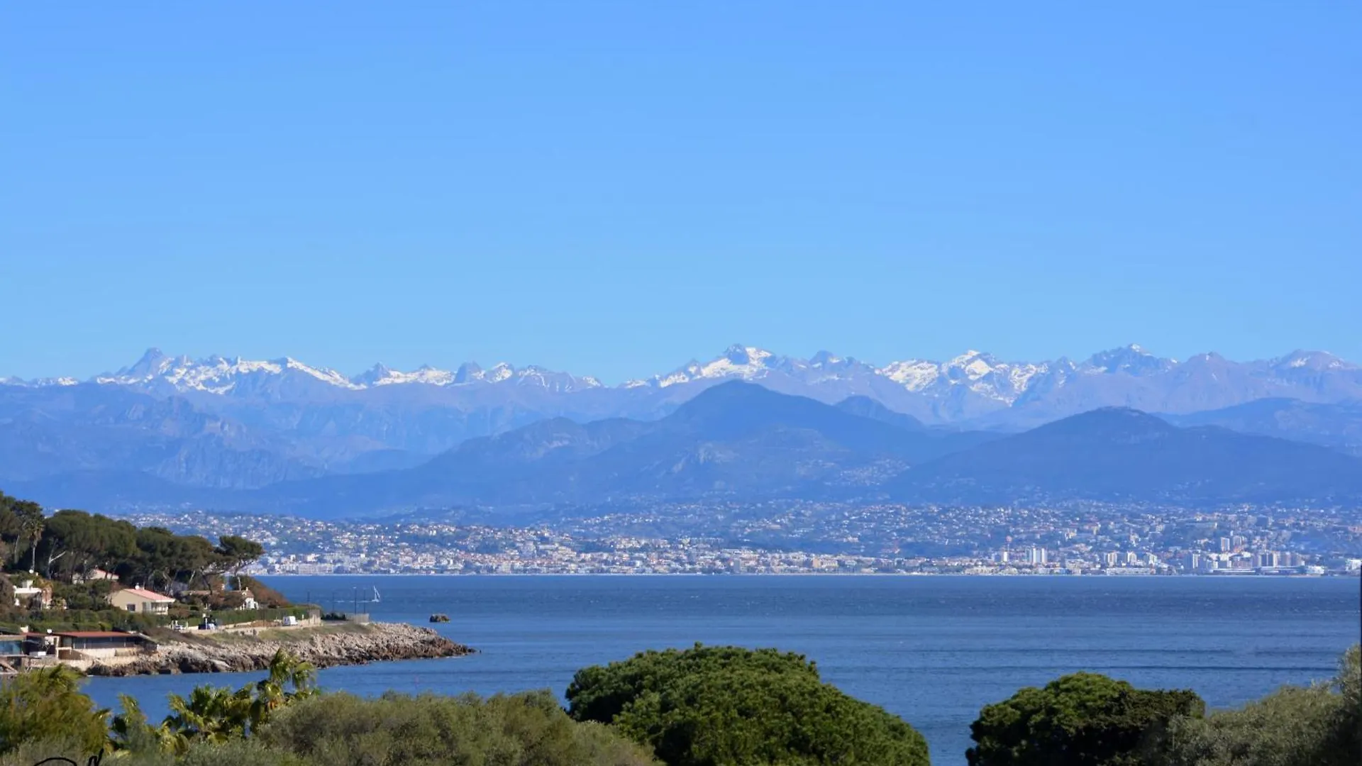 Guest house Chambres D'Hotes En Rez De Villa Avec Piscine Antibes France