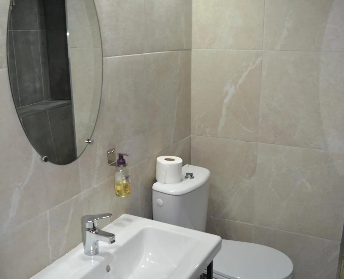 Guest house Chambres D'Hotes En Rez De Villa Avec Piscine Antibes